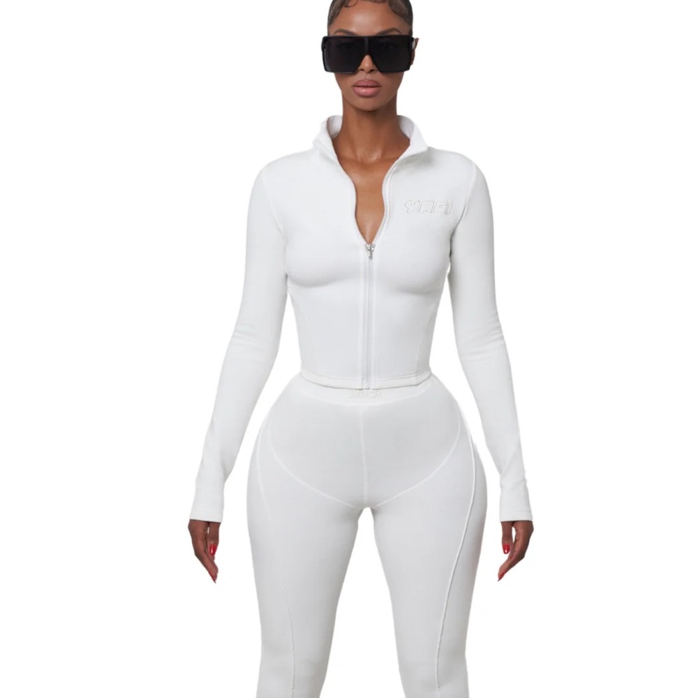 Yagi world track suit size s can fit a M